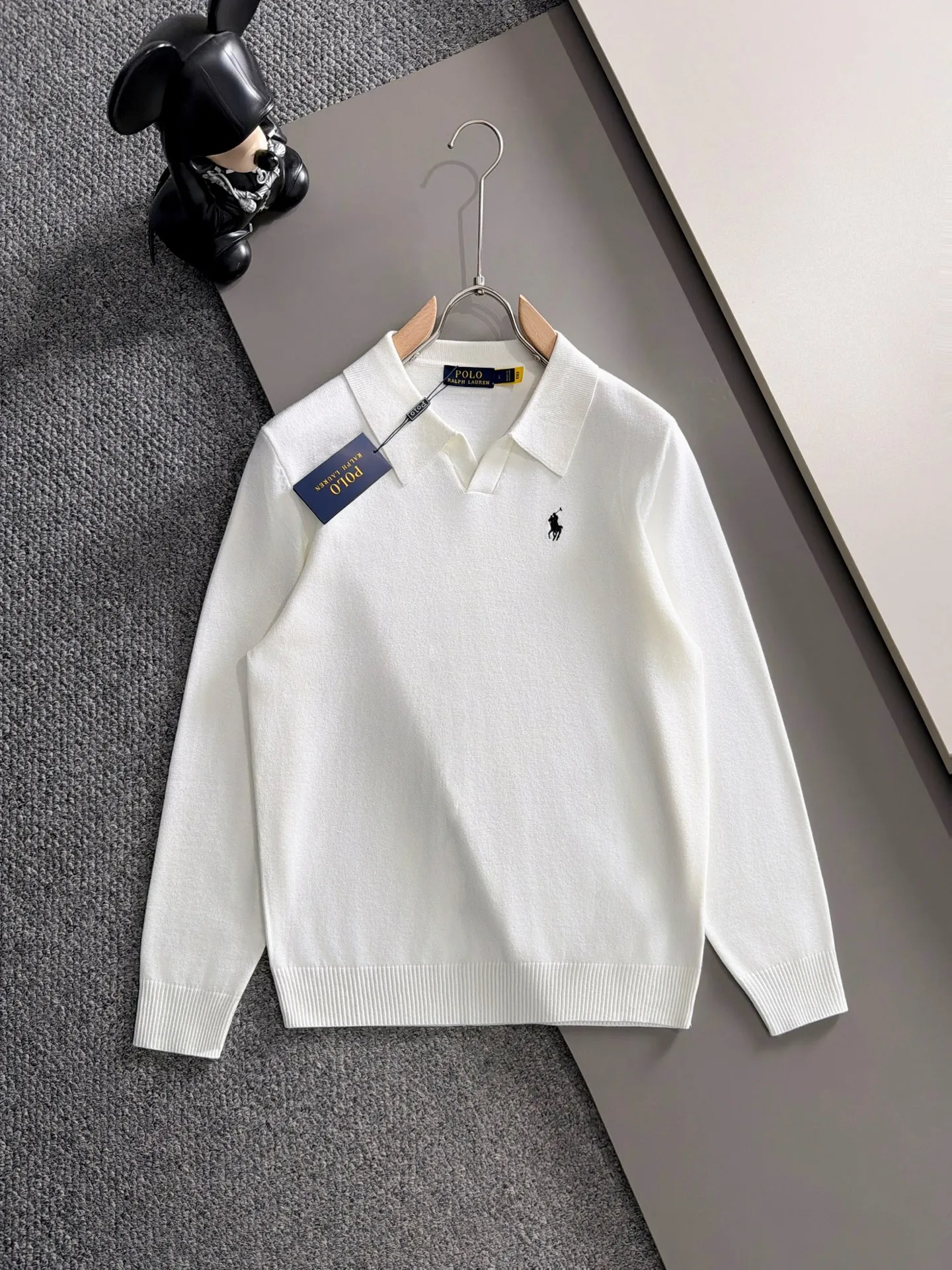 🛫🛫🛫High version Ralph Lauren 2026 autumn and winter New Arrival cardigan! High-quality imported fabrics and high-density knitting, Versatile sweaters are so handsome! Logo! More durable and less deformable. The counter version is a must-have for daily commuting. Light luxury. Premium products are simple, fashionable and elegant. Simple Versatile style does not look picky on the upper body. The upper body is stylish but not tight. Suitable for travel, leisure and other types of party occasions. Simple, neat and uncomplicated. Impeccable details. The design concept of brand elements embodies high quality. It feels delicate and soft and can be easily held in various styles. Classic fashion clothing, which is sought after every year, has become popular all over the world! ​Sizes:M-3XL
